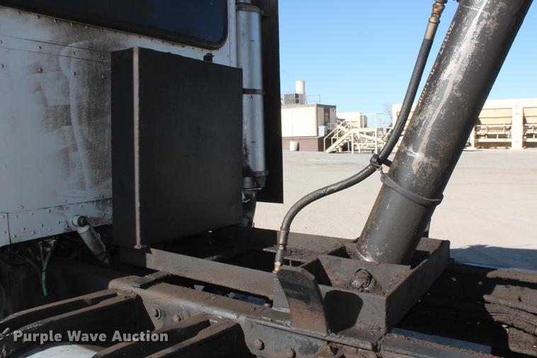 image for item DB5049 2000 Peterbilt 379 dump truck