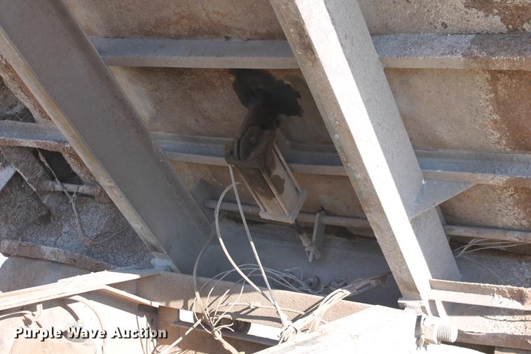 image for item DB5049 2000 Peterbilt 379 dump truck