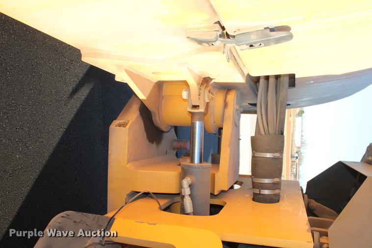 image for item DB5051 2015 Volvo DD140 double drum vibratory roller