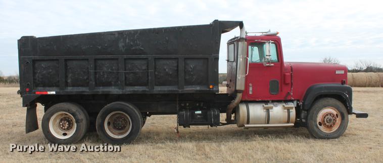 image for item DB5059 1981 International F4370 Transter 4300 dump truck