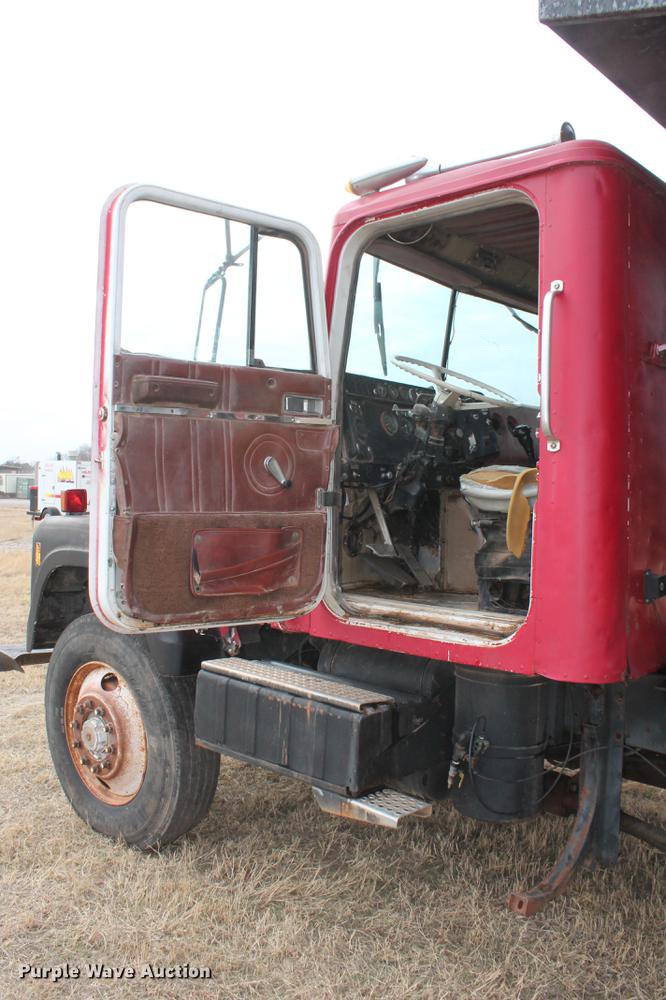 image for item DB5059 1981 International F4370 Transter 4300 dump truck