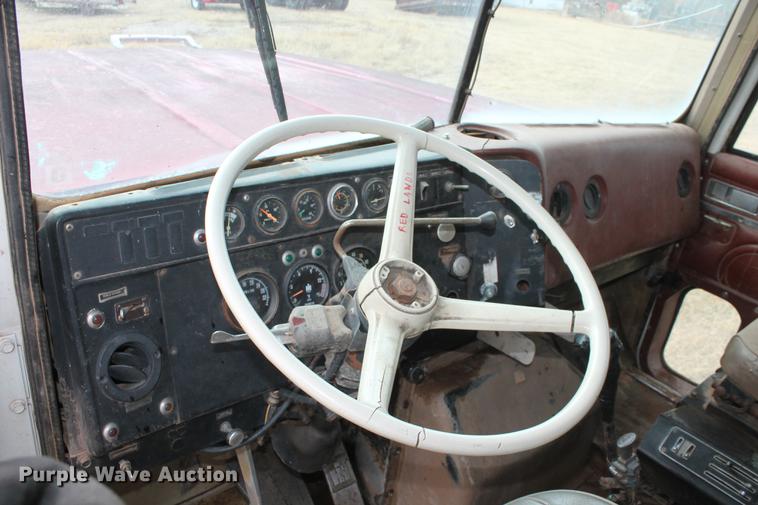 image for item DB5059 1981 International F4370 Transter 4300 dump truck