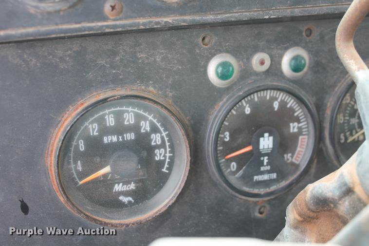 image for item DB5059 1981 International F4370 Transter 4300 dump truck