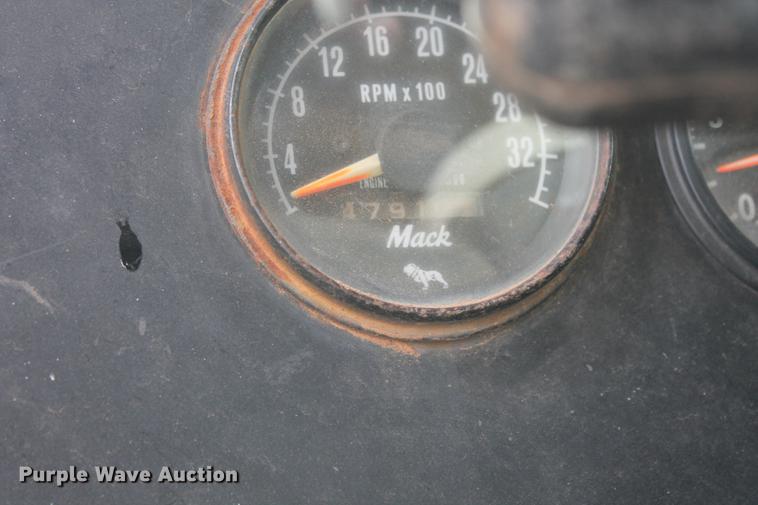 image for item DB5059 1981 International F4370 Transter 4300 dump truck