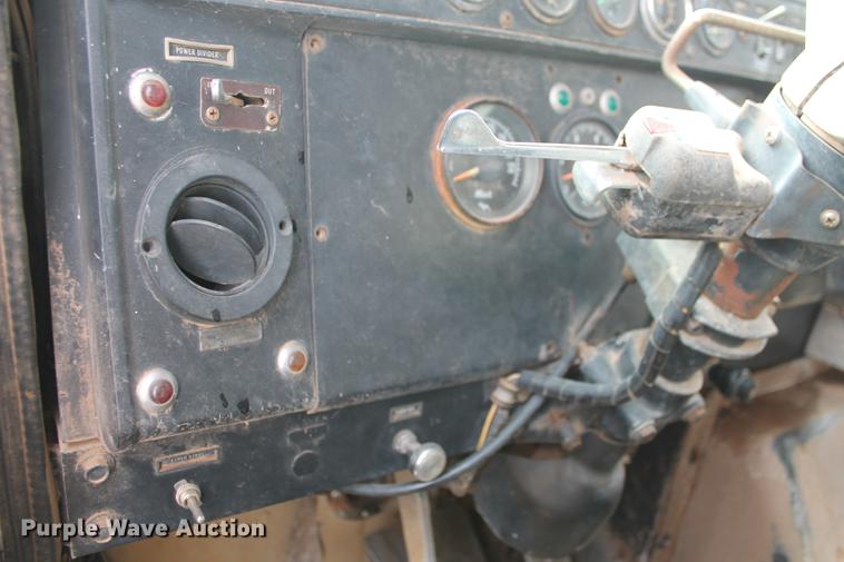 image for item DB5059 1981 International F4370 Transter 4300 dump truck