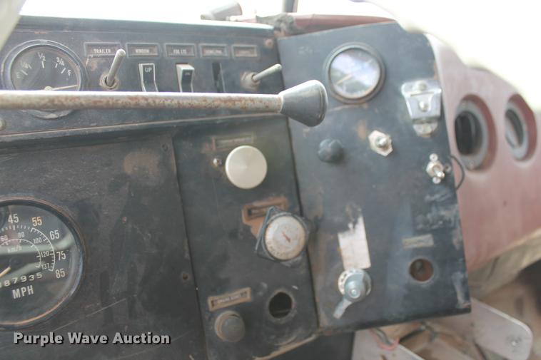 image for item DB5059 1981 International F4370 Transter 4300 dump truck