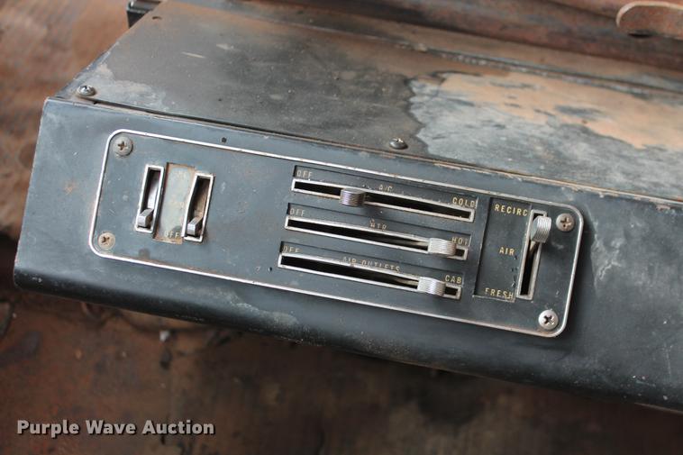 image for item DB5059 1981 International F4370 Transter 4300 dump truck