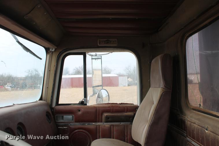 image for item DB5059 1981 International F4370 Transter 4300 dump truck