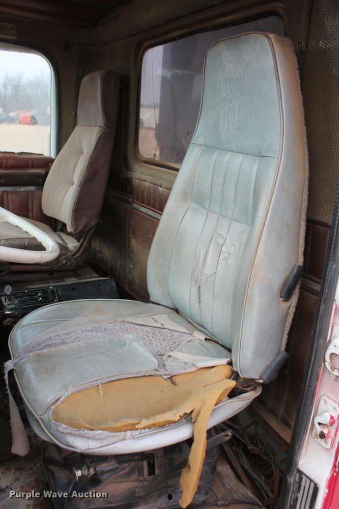 image for item DB5059 1981 International F4370 Transter 4300 dump truck