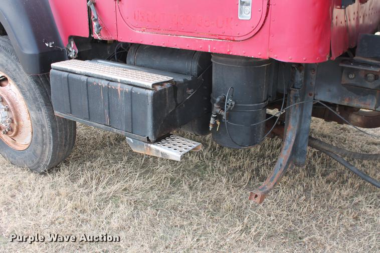 image for item DB5059 1981 International F4370 Transter 4300 dump truck