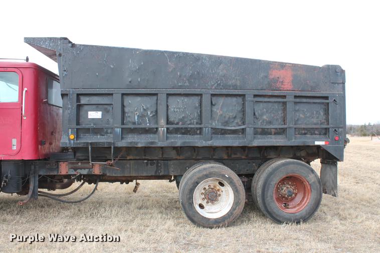 image for item DB5059 1981 International F4370 Transter 4300 dump truck