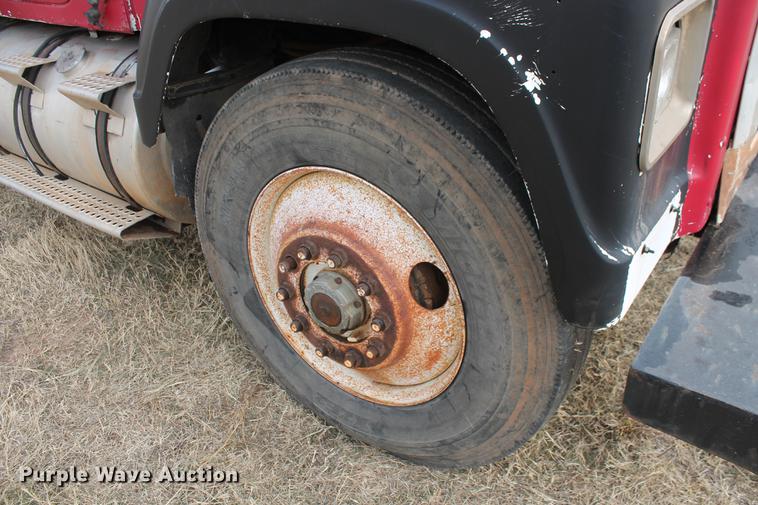 image for item DB5059 1981 International F4370 Transter 4300 dump truck