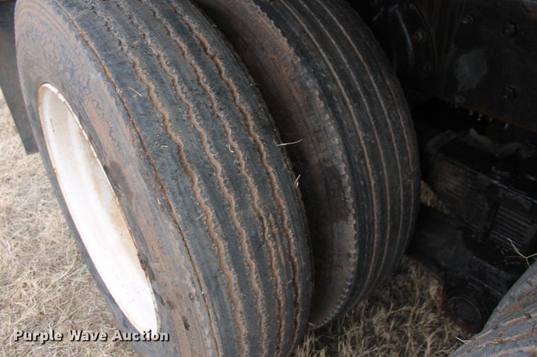 image for item DB5059 1981 International F4370 Transter 4300 dump truck