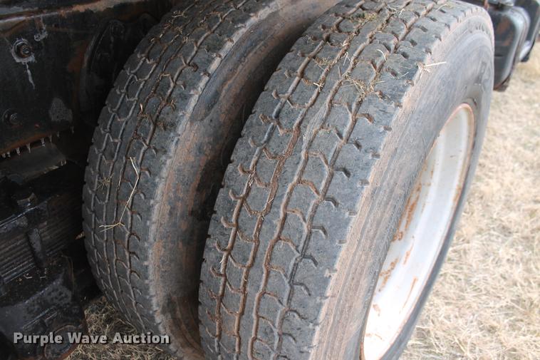 image for item DB5059 1981 International F4370 Transter 4300 dump truck