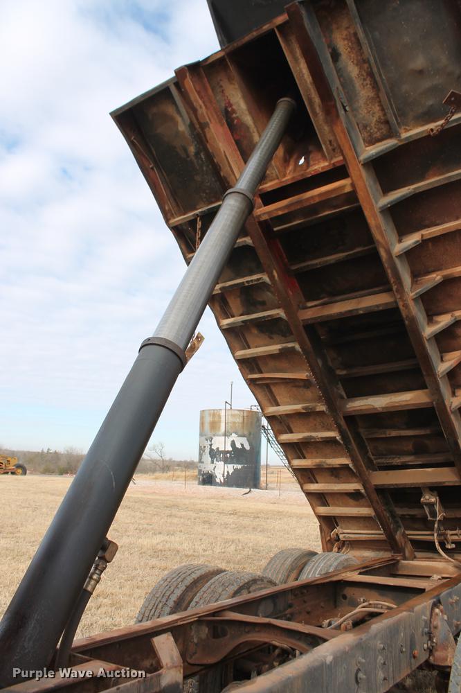 image for item DB5059 1981 International F4370 Transter 4300 dump truck