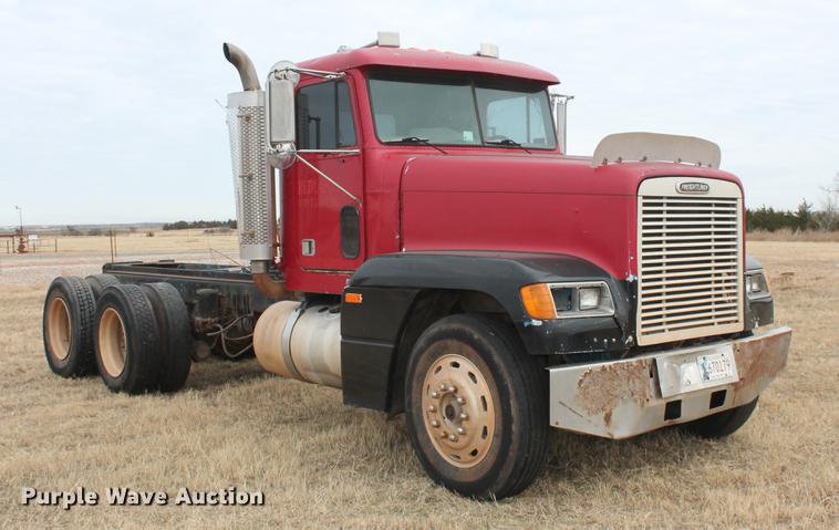 image for item DB5060 1990 Freightliner FLD truck chassis