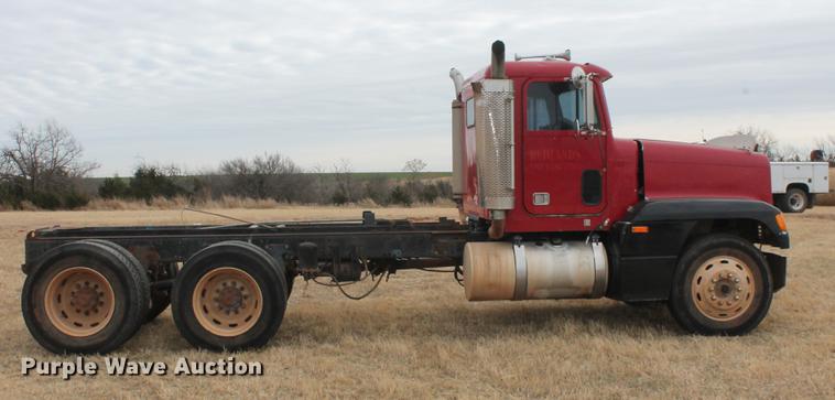 image for item DB5060 1990 Freightliner FLD truck chassis