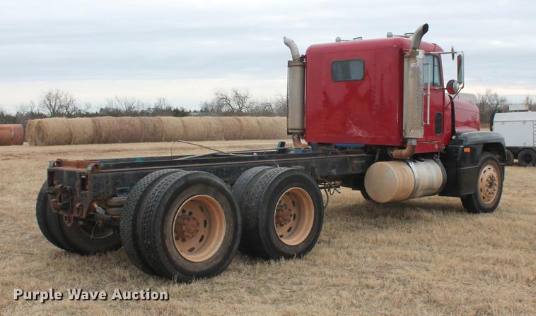 image for item DB5060 1990 Freightliner FLD truck chassis