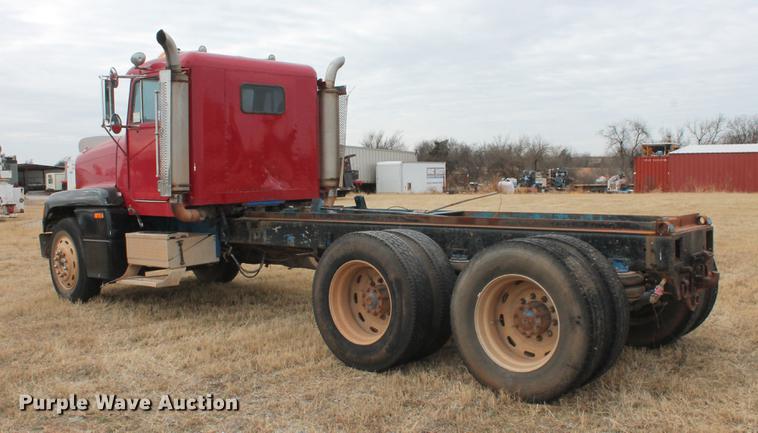 image for item DB5060 1990 Freightliner FLD truck chassis