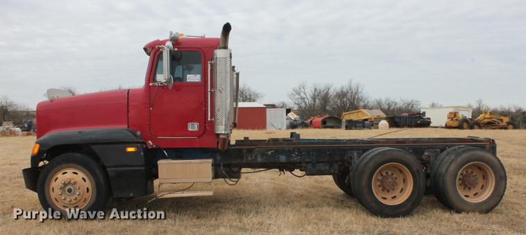 image for item DB5060 1990 Freightliner FLD truck chassis