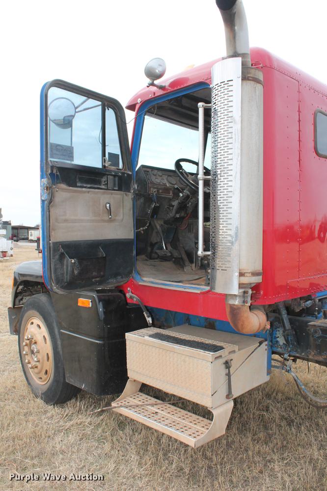 image for item DB5060 1990 Freightliner FLD truck chassis