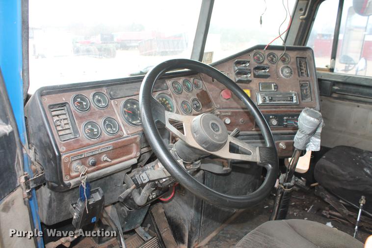 image for item DB5060 1990 Freightliner FLD truck chassis