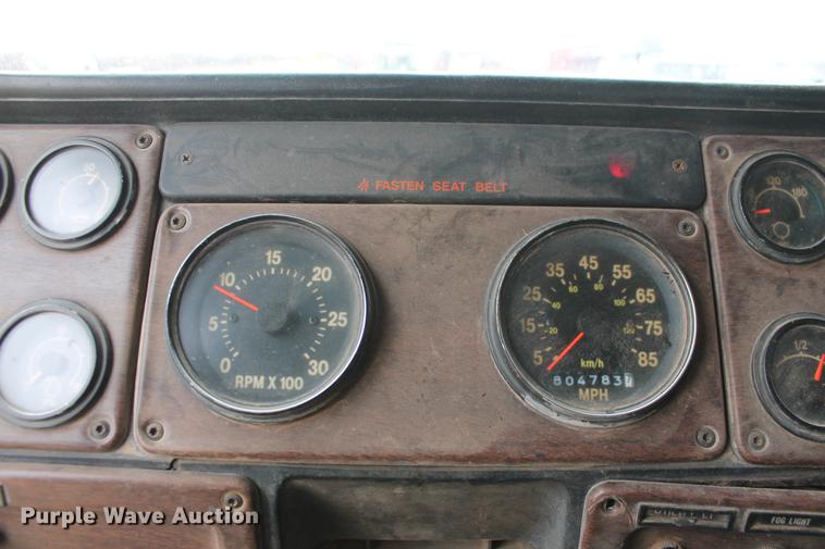 image for item DB5060 1990 Freightliner FLD truck chassis