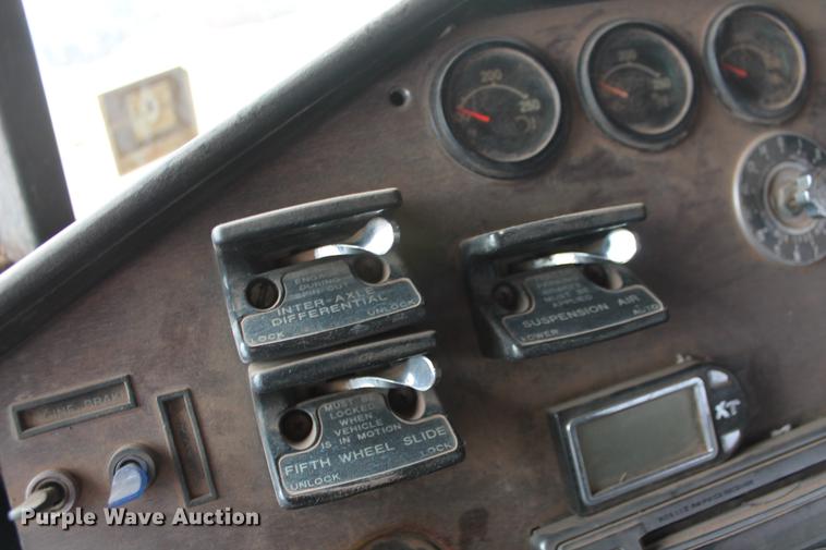 image for item DB5060 1990 Freightliner FLD truck chassis