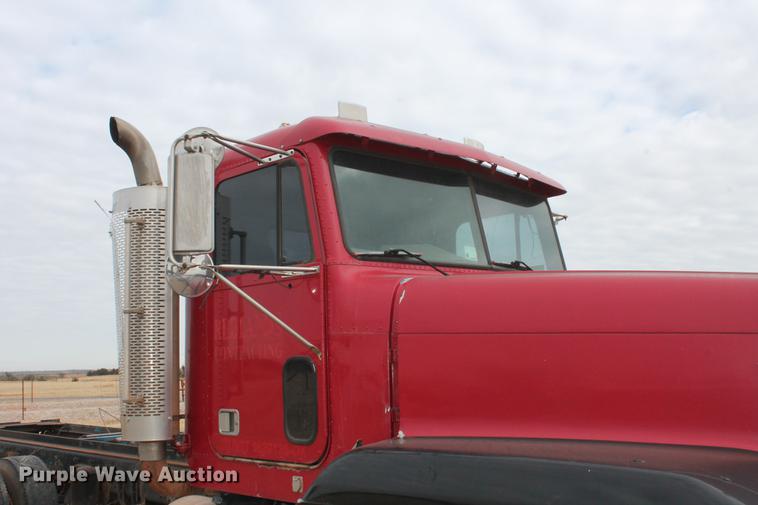 image for item DB5060 1990 Freightliner FLD truck chassis