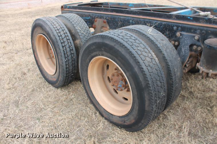 image for item DB5060 1990 Freightliner FLD truck chassis