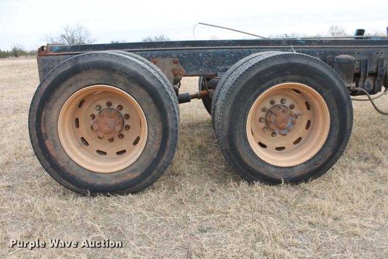 image for item DB5060 1990 Freightliner FLD truck chassis