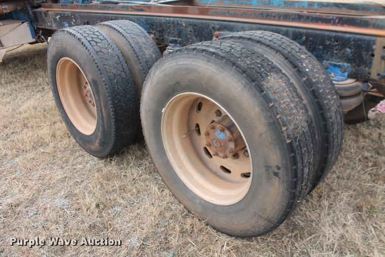 image for item DB5060 1990 Freightliner FLD truck chassis