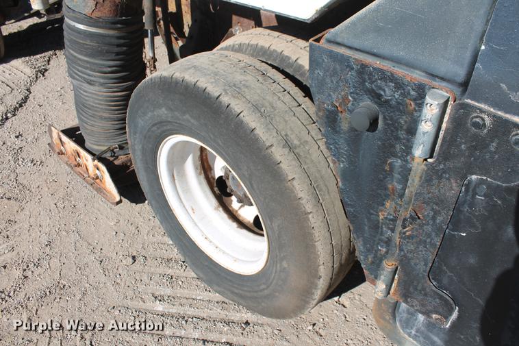 image for item DB5064 2006 GMC W3500 street sweeper