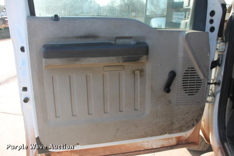 image for item DB5067 2009 Ford F250 Super Duty XL SuperCab utility bed pickup truck