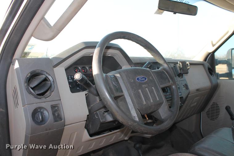 image for item DB5067 2009 Ford F250 Super Duty XL SuperCab utility bed pickup truck