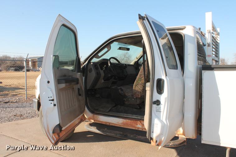 image for item DB5067 2009 Ford F250 Super Duty XL SuperCab utility bed pickup truck