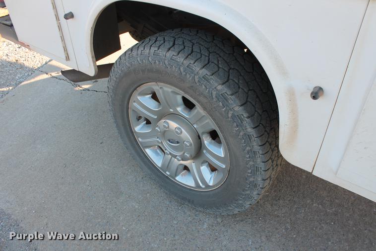 image for item DB5067 2009 Ford F250 Super Duty XL SuperCab utility bed pickup truck