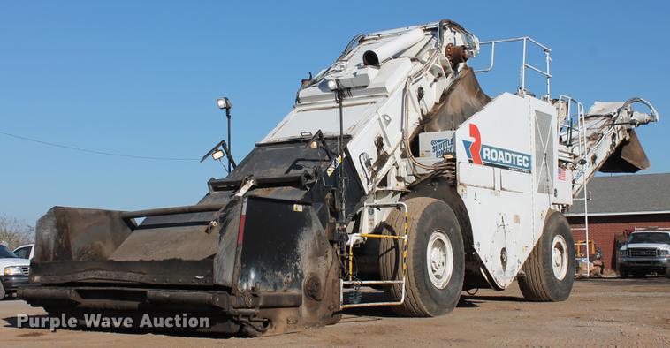 image for item DB5068 2013 Roadtec SB-2500E Shuttle Buggy material transfer vehicle