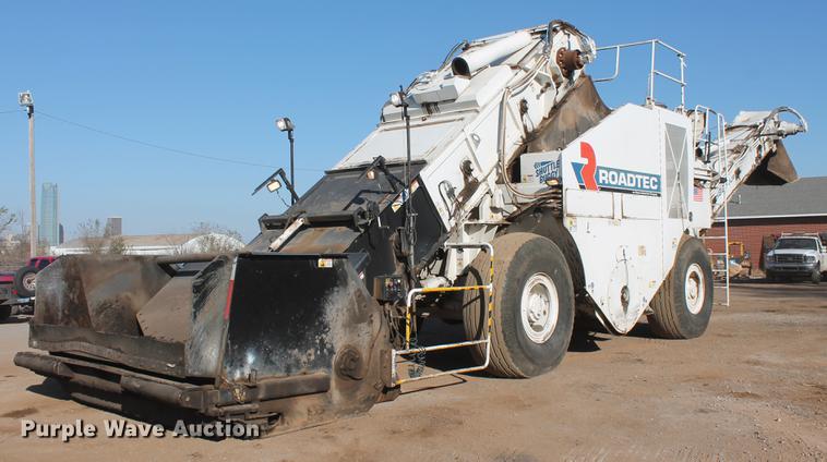 image for item DB5068 2013 Roadtec SB-2500E Shuttle Buggy material transfer vehicle