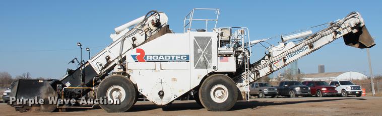 image for item DB5068 2013 Roadtec SB-2500E Shuttle Buggy material transfer vehicle