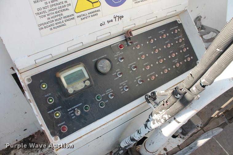 image for item DB5068 2013 Roadtec SB-2500E Shuttle Buggy material transfer vehicle