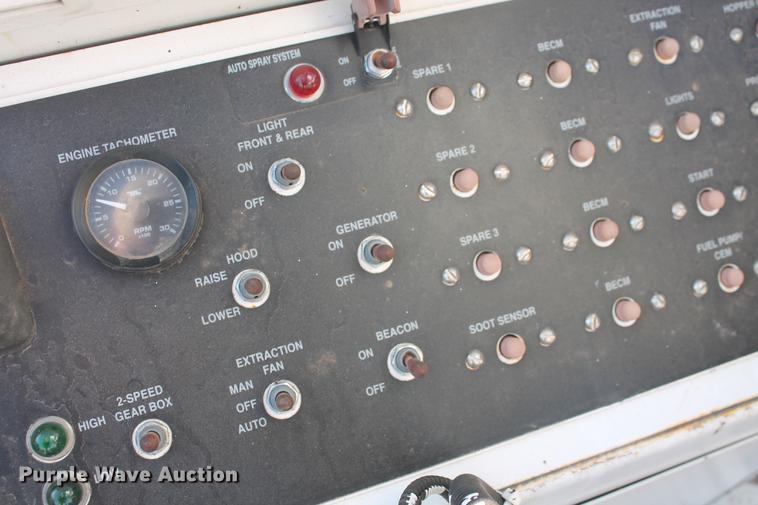 image for item DB5068 2013 Roadtec SB-2500E Shuttle Buggy material transfer vehicle