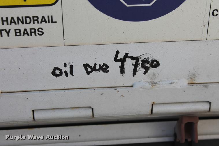 image for item DB5068 2013 Roadtec SB-2500E Shuttle Buggy material transfer vehicle