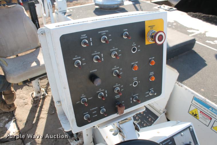 image for item DB5068 2013 Roadtec SB-2500E Shuttle Buggy material transfer vehicle