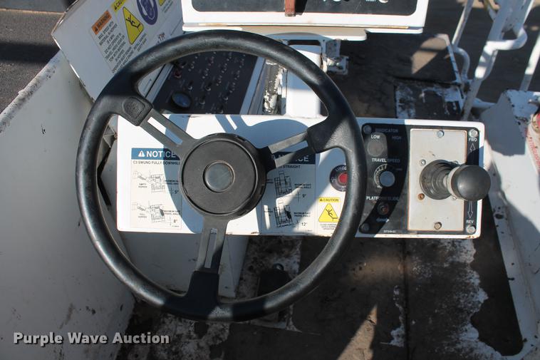 image for item DB5068 2013 Roadtec SB-2500E Shuttle Buggy material transfer vehicle