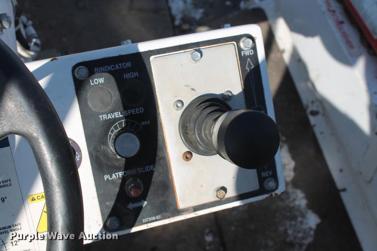 image for item DB5068 2013 Roadtec SB-2500E Shuttle Buggy material transfer vehicle