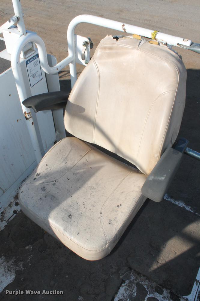 image for item DB5068 2013 Roadtec SB-2500E Shuttle Buggy material transfer vehicle