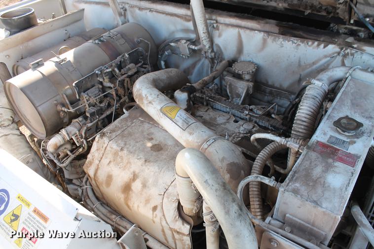 image for item DB5068 2013 Roadtec SB-2500E Shuttle Buggy material transfer vehicle