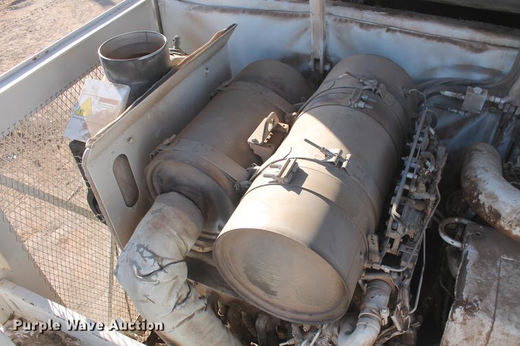 image for item DB5068 2013 Roadtec SB-2500E Shuttle Buggy material transfer vehicle