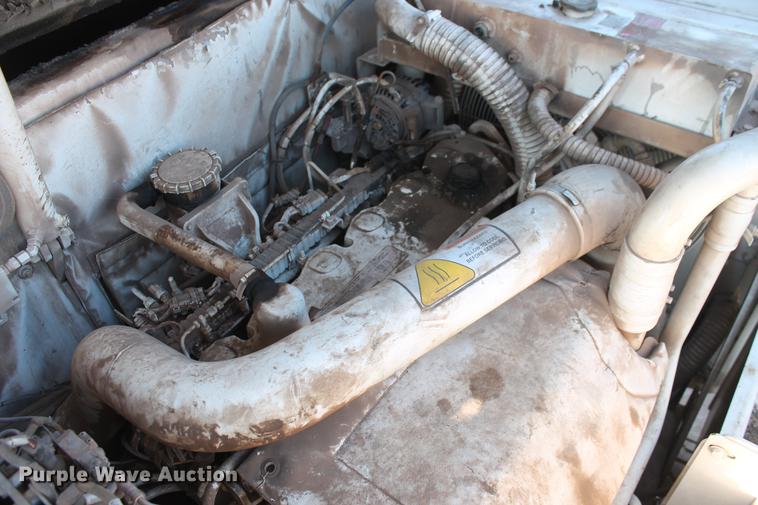 image for item DB5068 2013 Roadtec SB-2500E Shuttle Buggy material transfer vehicle